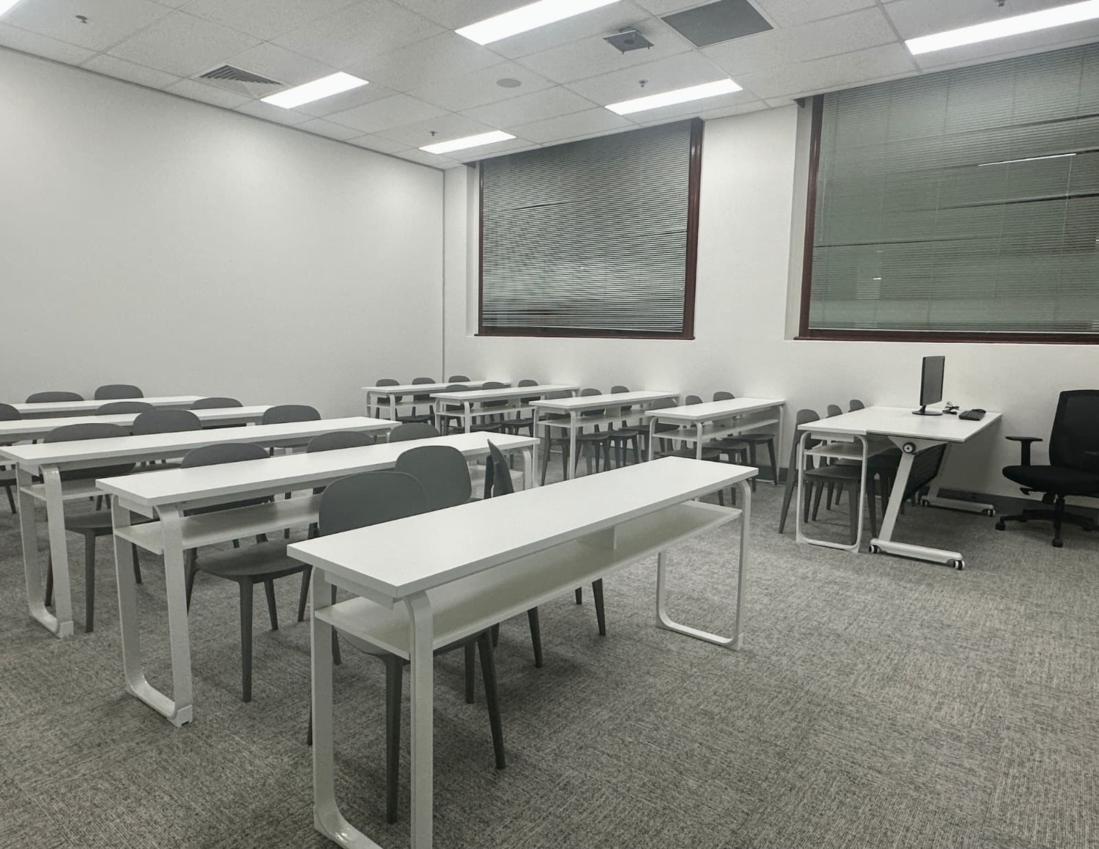 AUIPT Language College image 3